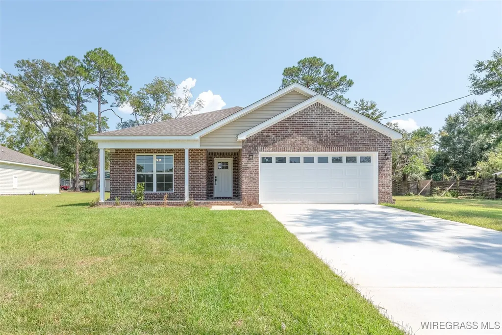 530 N Azalea Street Geneva AL 36340