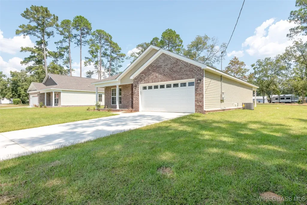 530 N Azalea Street Geneva AL 36340