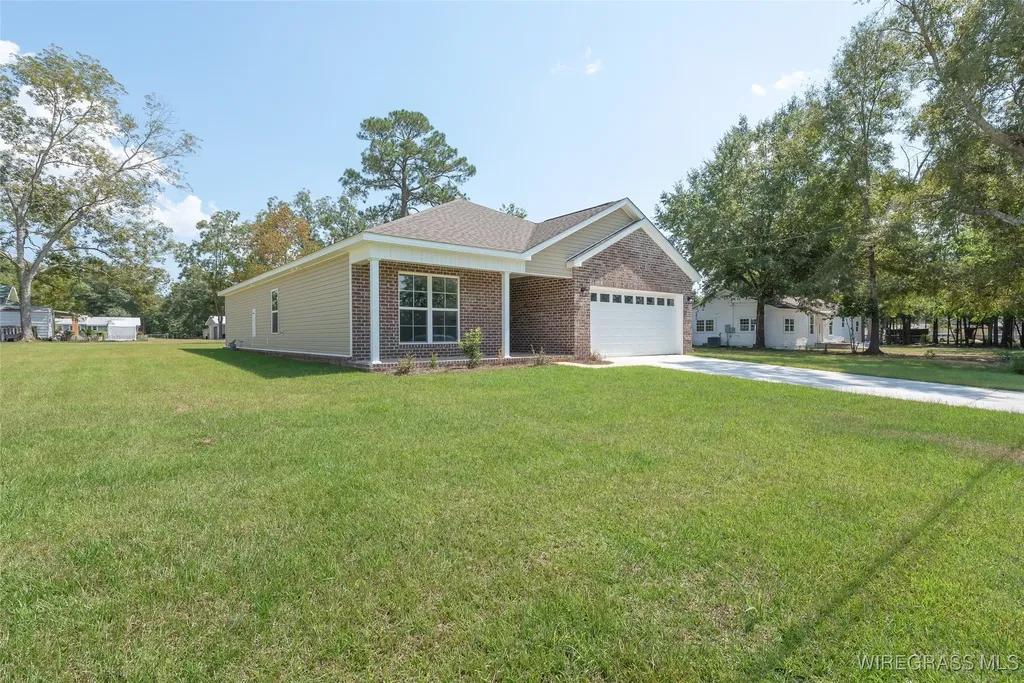 530 N Azalea Street Geneva AL 36340