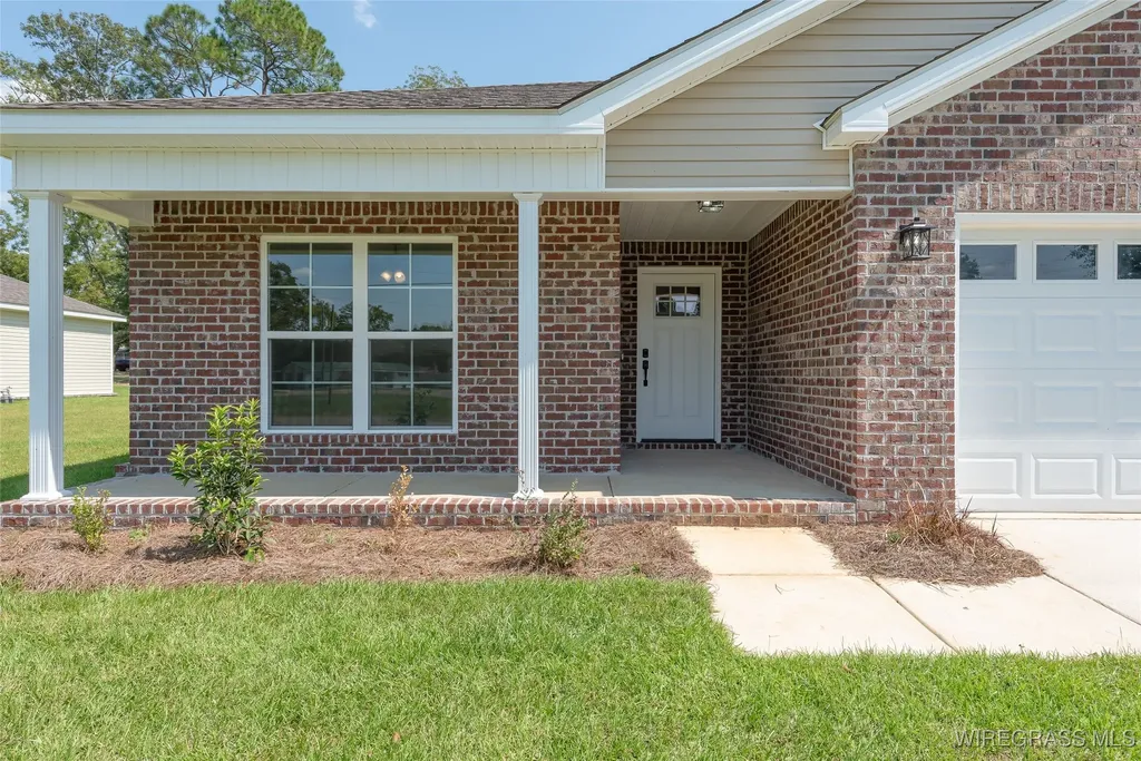 530 N Azalea Street Geneva AL 36340