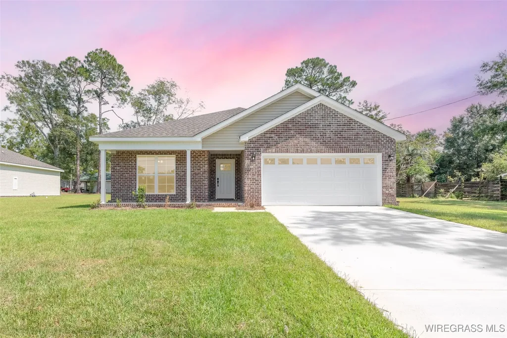 530 N Azalea Street Geneva AL 36340