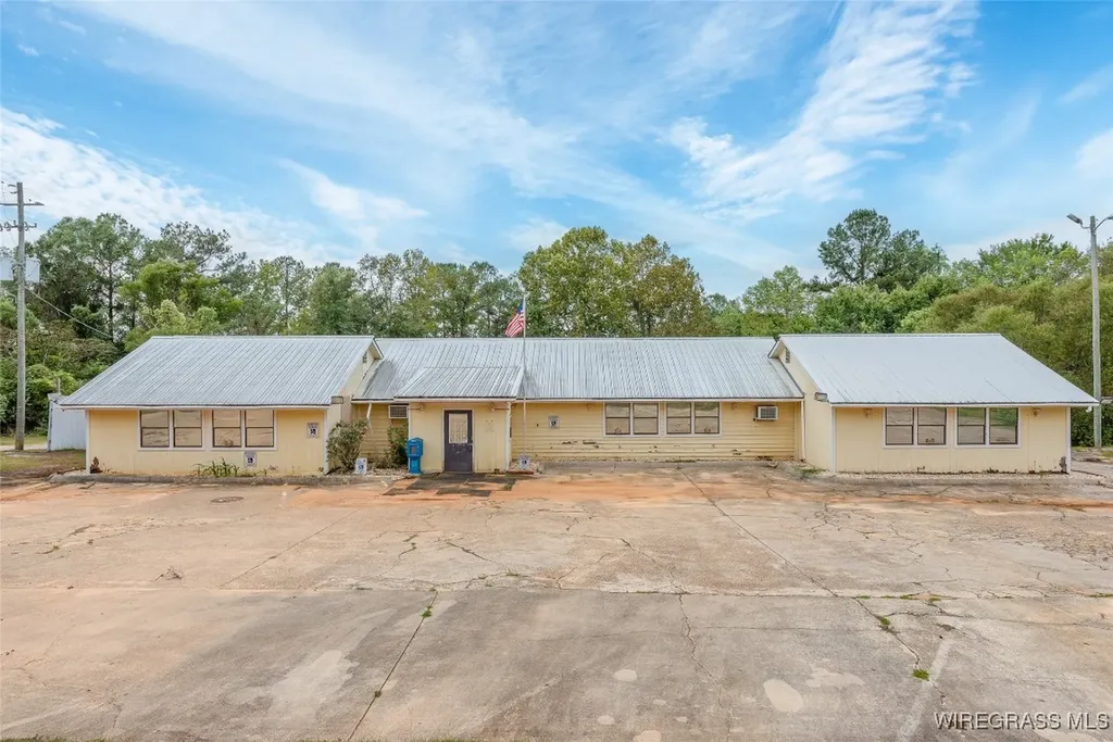 56 Hickory Tree Lane Daleville AL 36322