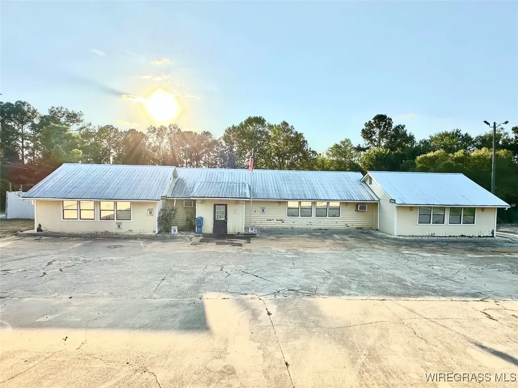 56 Hickory Tree Lane Daleville AL 36322