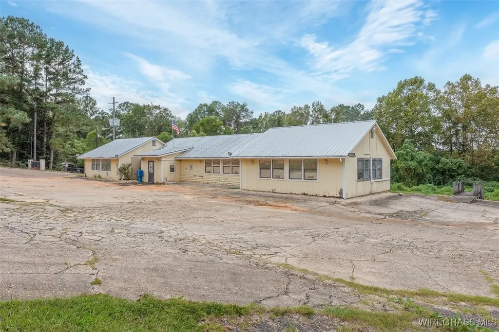 56 Hickory Tree Lane Daleville AL 36322