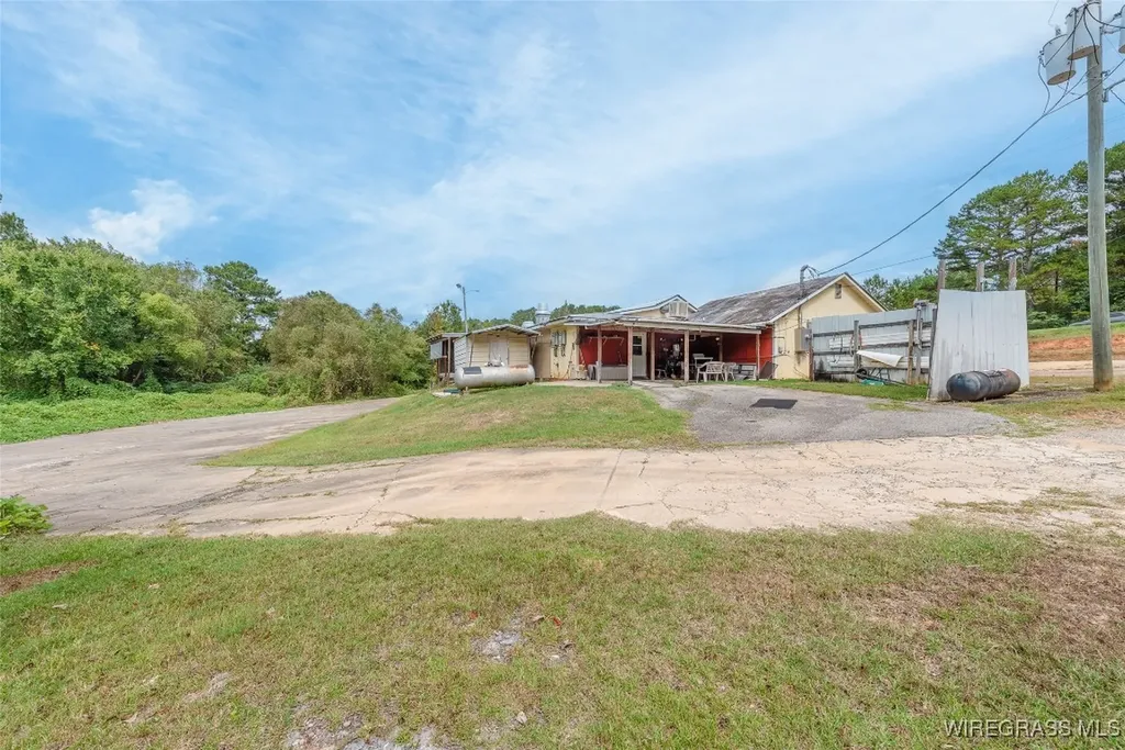 56 Hickory Tree Lane Daleville AL 36322