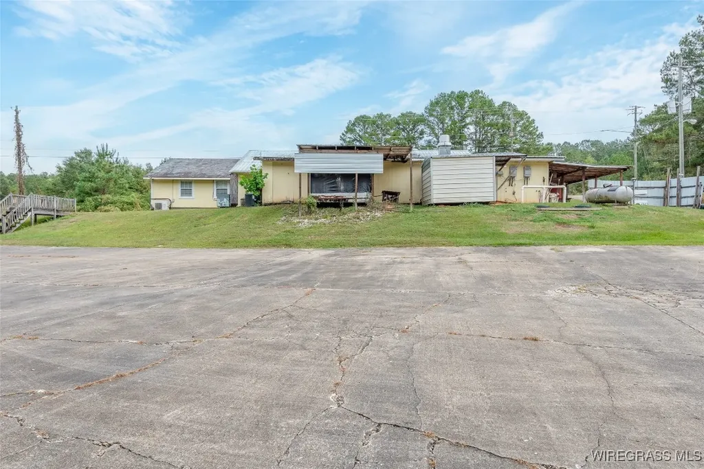 56 Hickory Tree Lane Daleville AL 36322