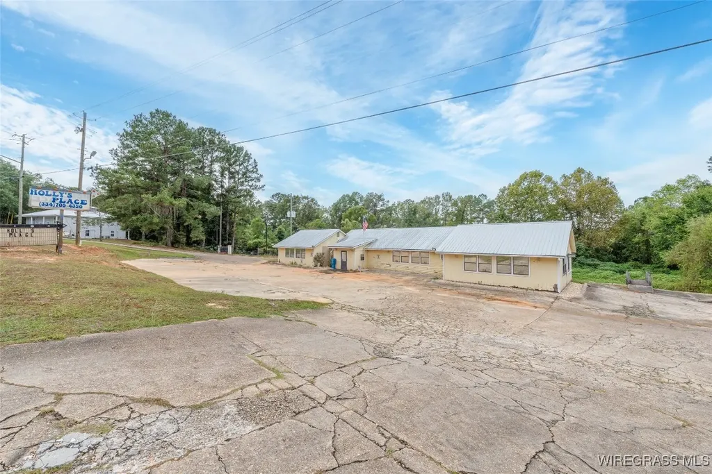 56 Hickory Tree Lane Daleville AL 36322