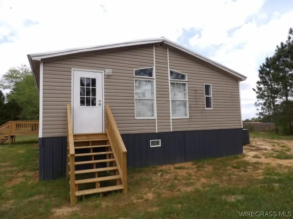 236 Bartlett Loop Headland AL 36345