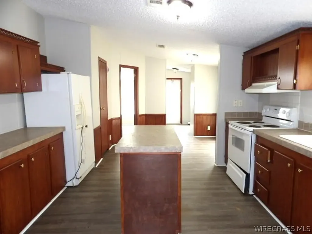 236 Bartlett Loop Headland AL 36345