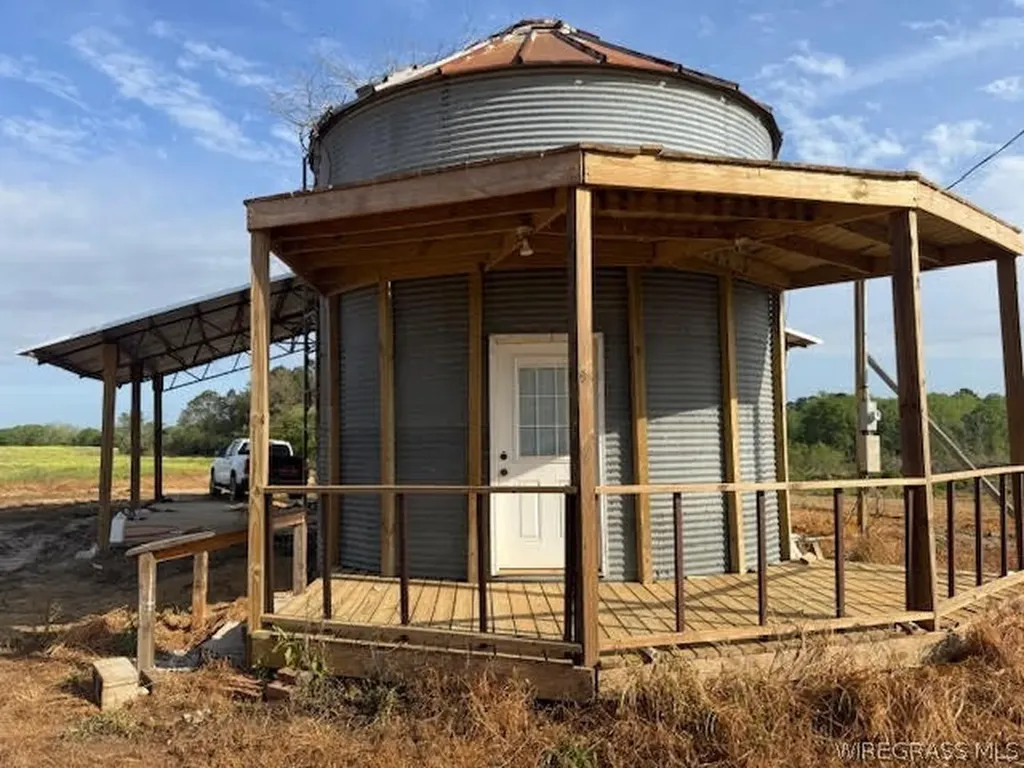525 County Road 682 Coffee Springs AL 36318