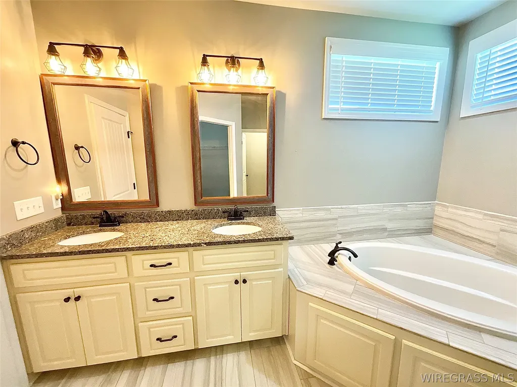 652 Doyle Road Dothan AL 36305