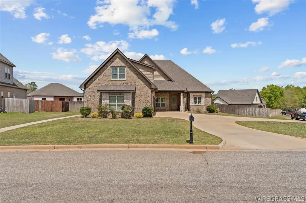 200 Central Park Circle Enterprise AL 36330