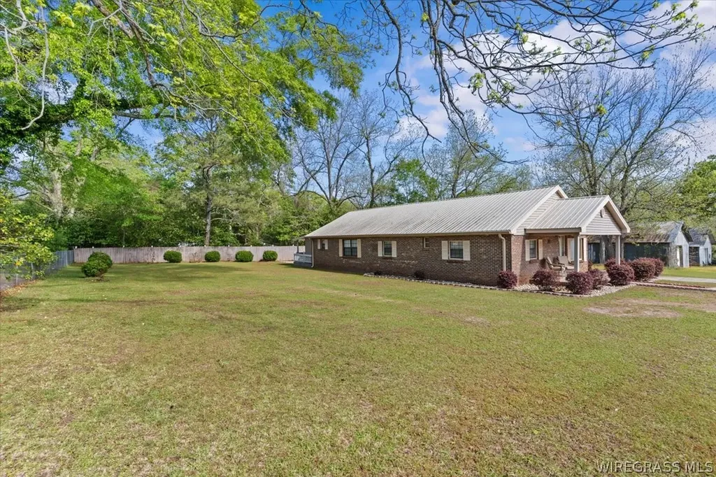211 N John Street New Brockton AL 36351