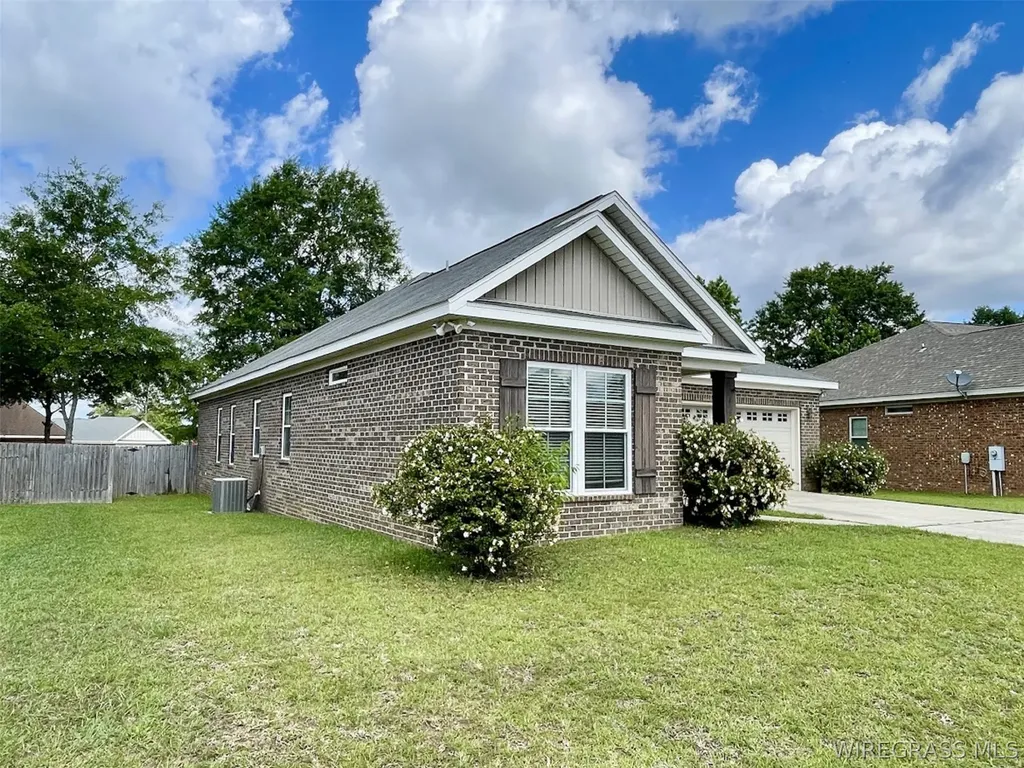 114 Brattleboro Court Dothan AL 36301