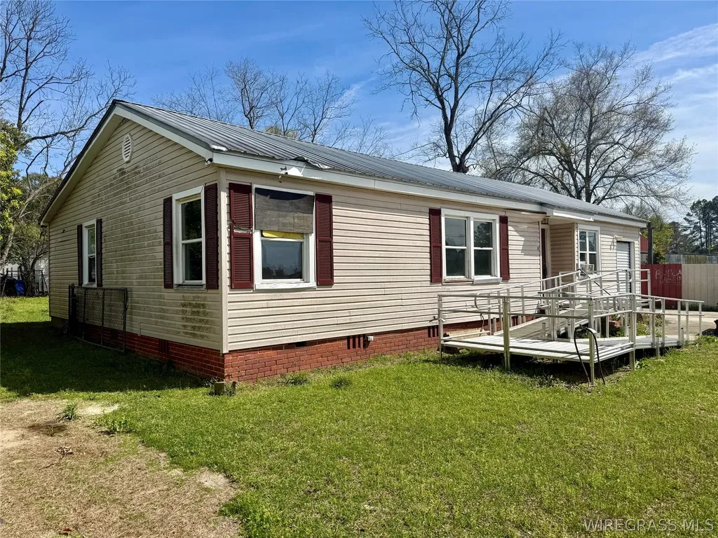 111 S Forrest Street Geneva AL 36340