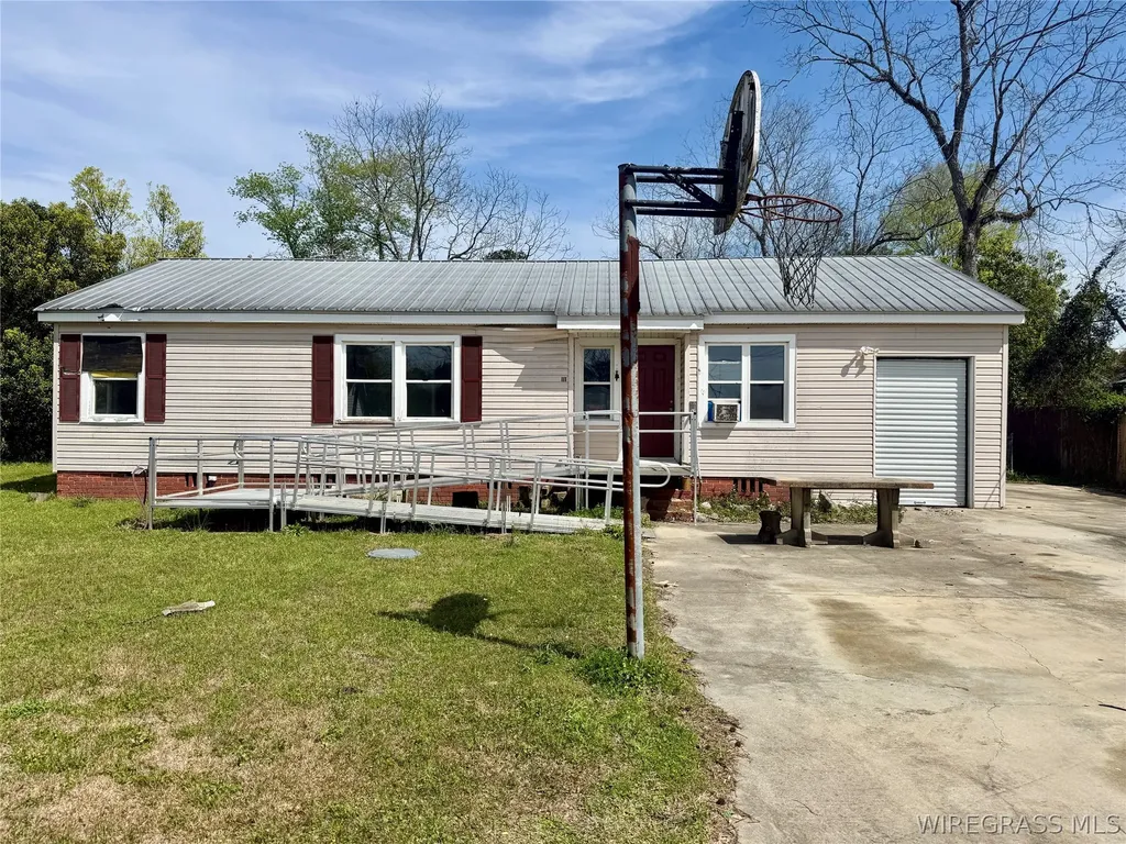 111 S Forrest Street Geneva AL 36340