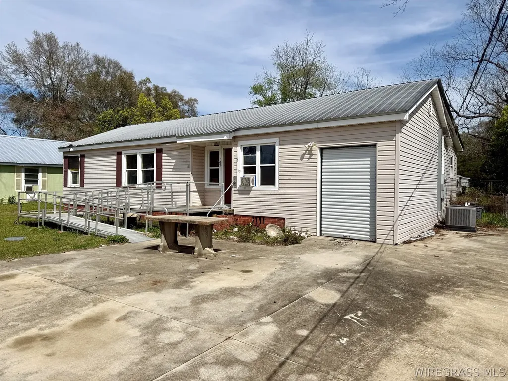 111 S Forrest Street Geneva AL 36340