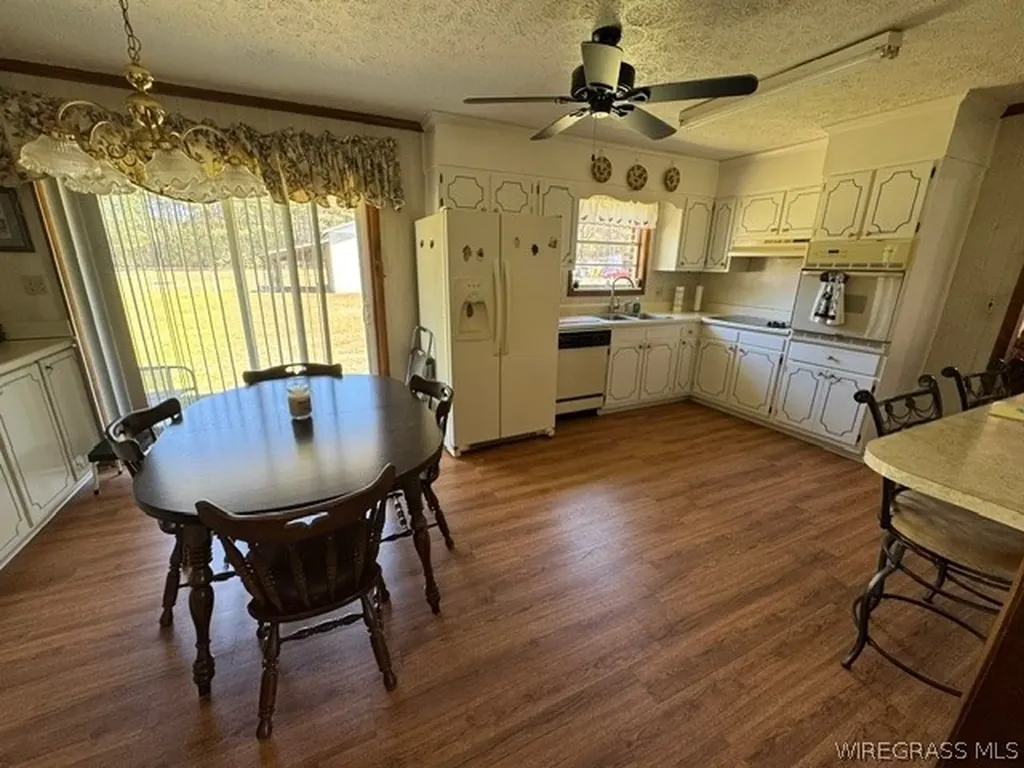 13935 Cottonwood Road Cottonwood AL 36320