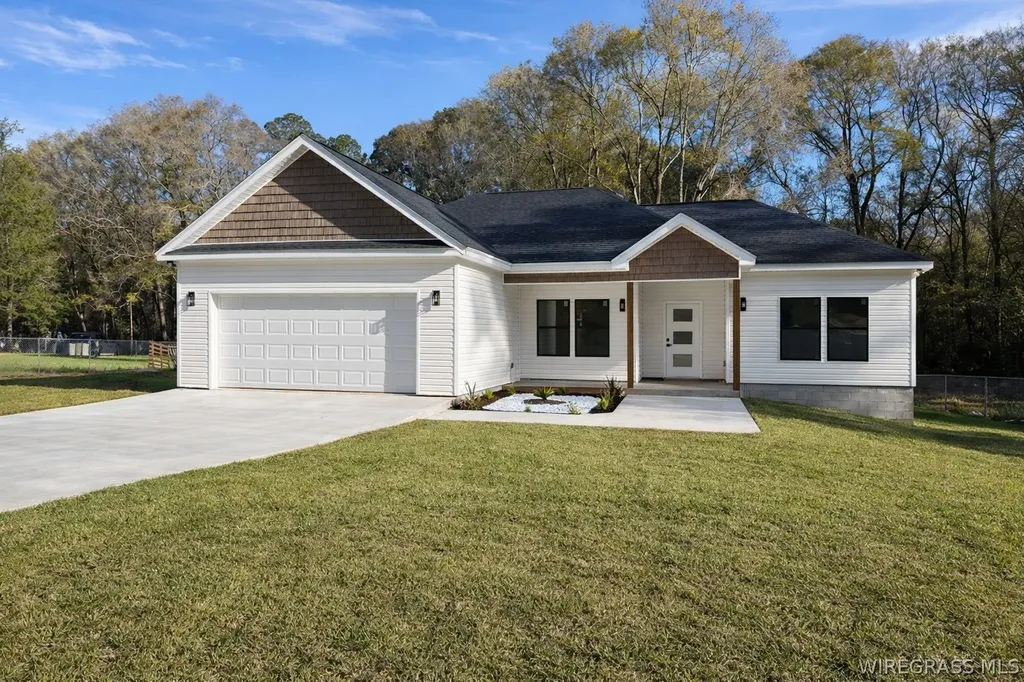 102 Tarhill Road Daleville AL 36322