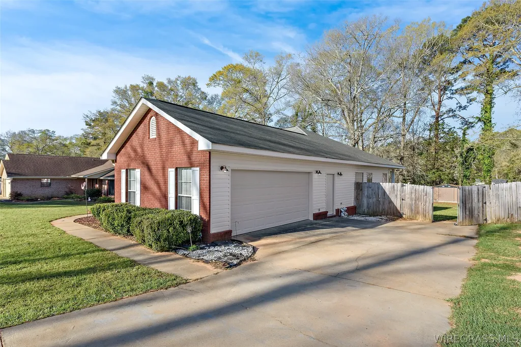 2824 Morningdove Way Enterprise AL 36330