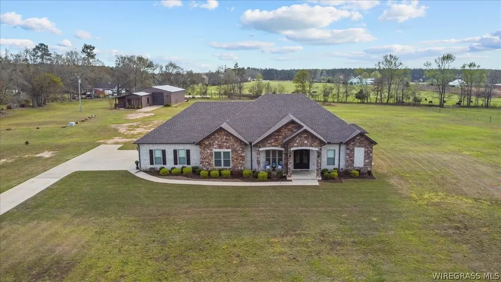 8262 County Road 636 Chancellor AL 36316