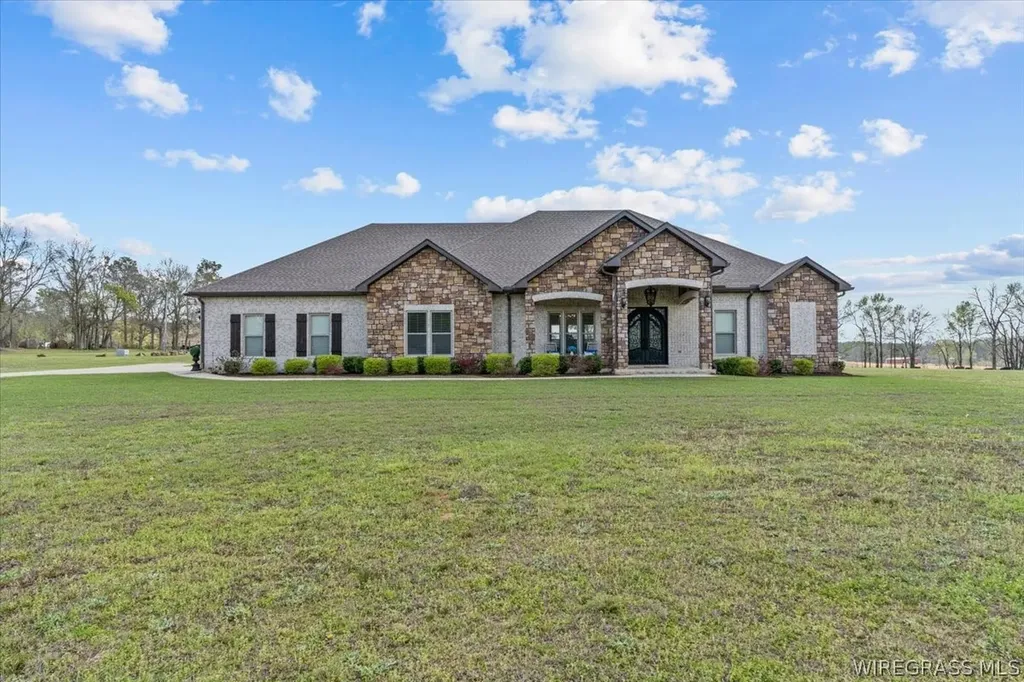 8262 County Road 636 Chancellor AL 36316