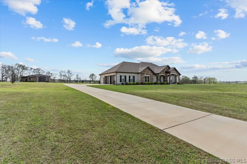 8262 County Road 636 Chancellor AL 36316