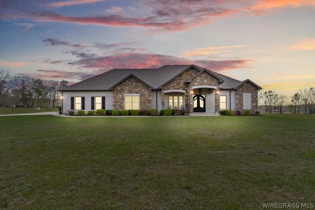8262 County Road 636 Chancellor AL 36316
