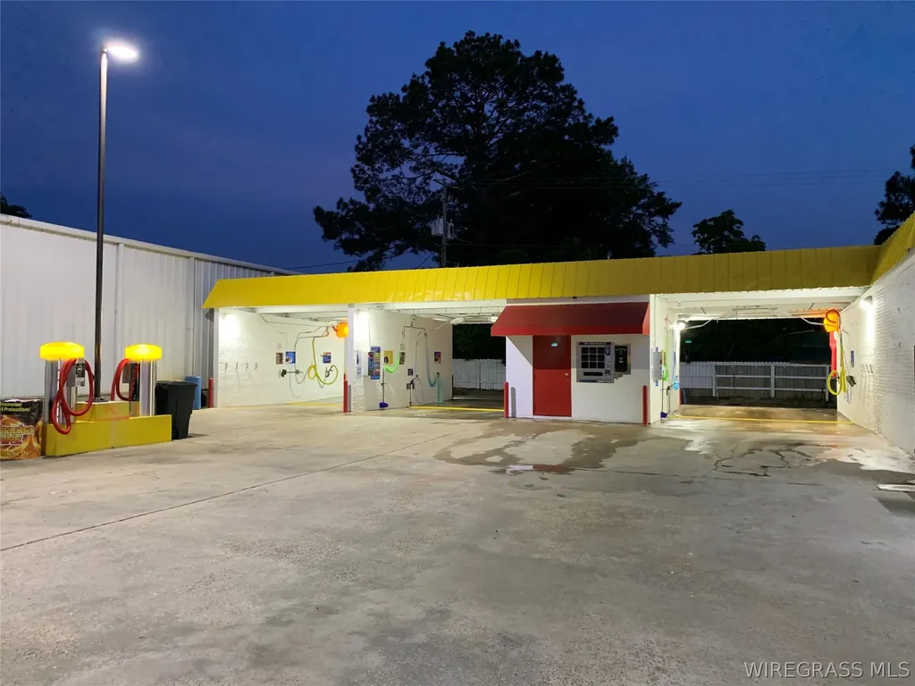 1107 W Maple Street Geneva AL 36340