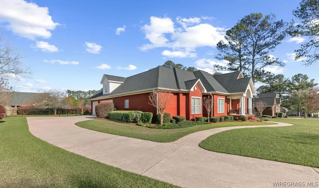 127 Glencoe Way Dothan AL 36305