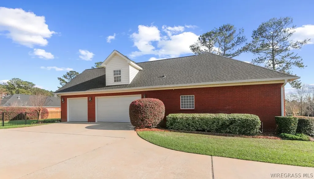 127 Glencoe Way Dothan AL 36305