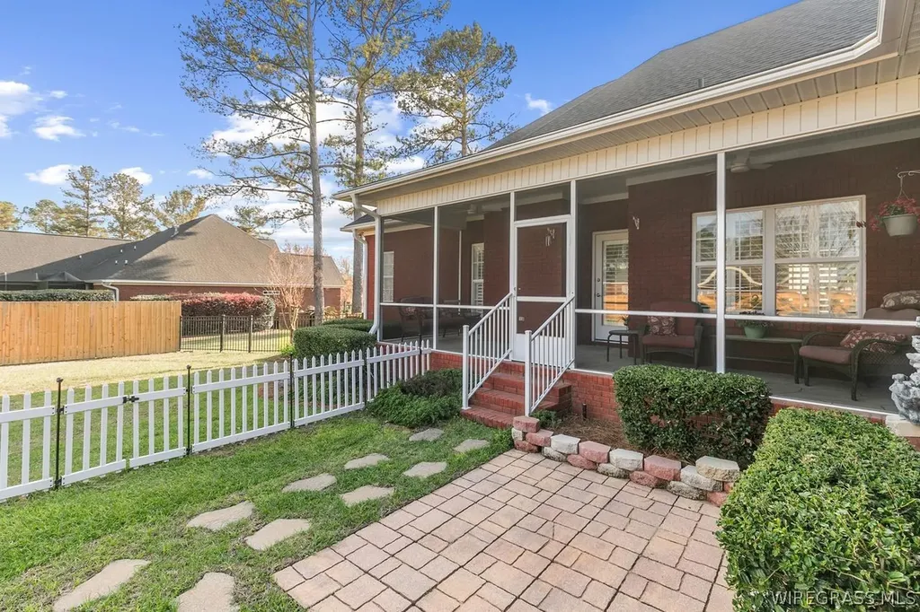 127 Glencoe Way Dothan AL 36305