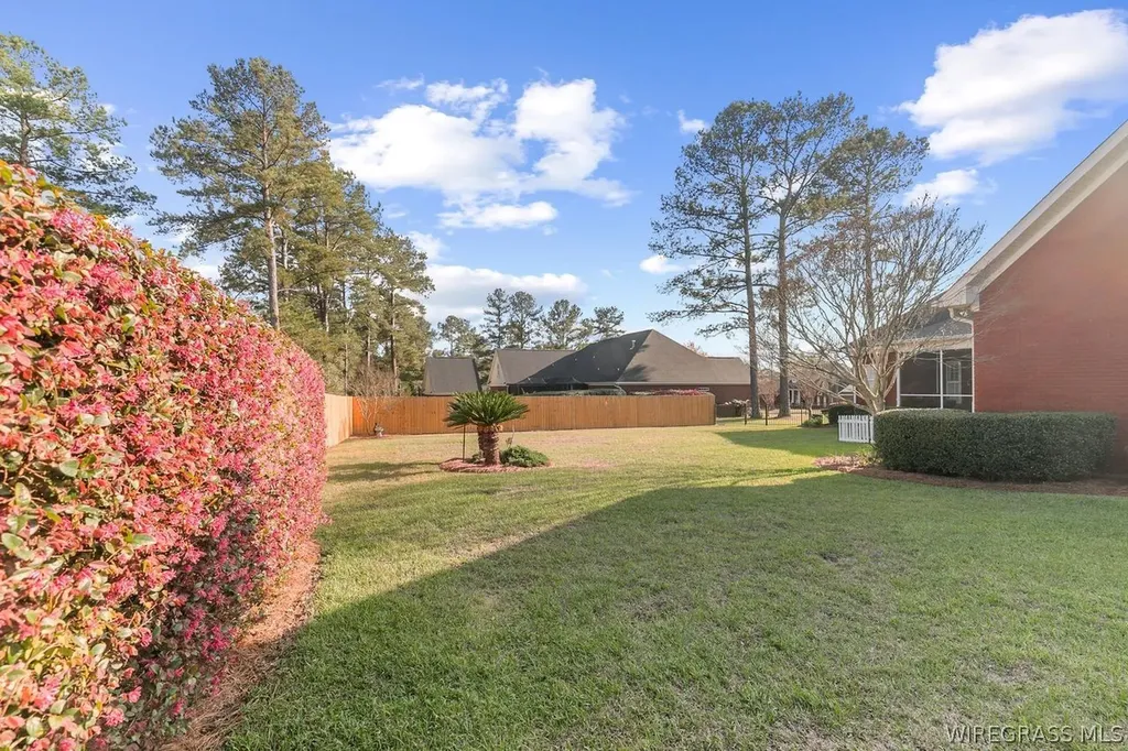 127 Glencoe Way Dothan AL 36305