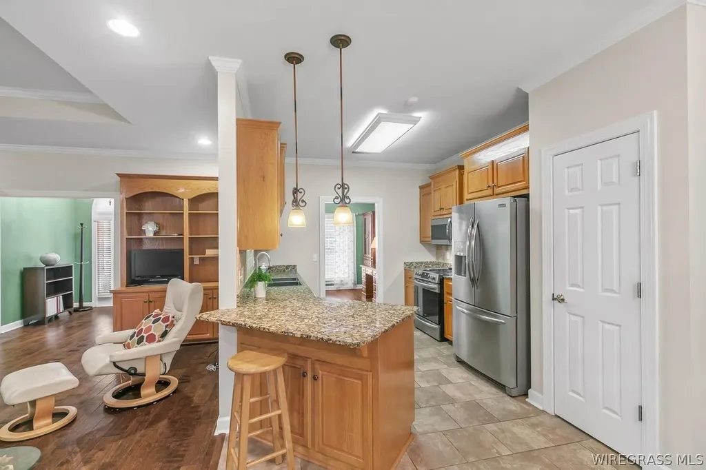 127 Glencoe Way Dothan AL 36305