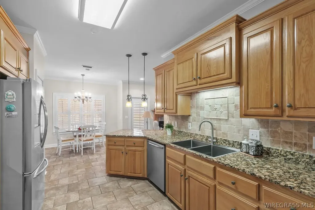 127 Glencoe Way Dothan AL 36305