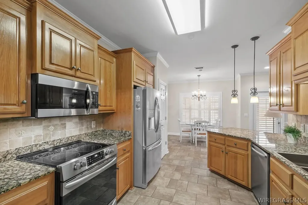 127 Glencoe Way Dothan AL 36305