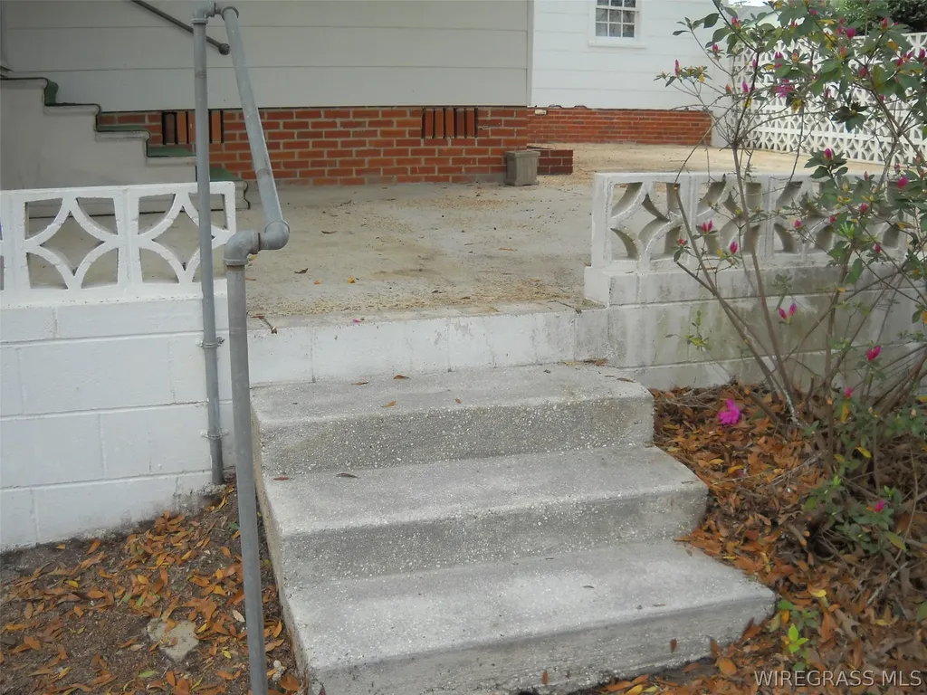 275 White Avenue Ozark AL 36360