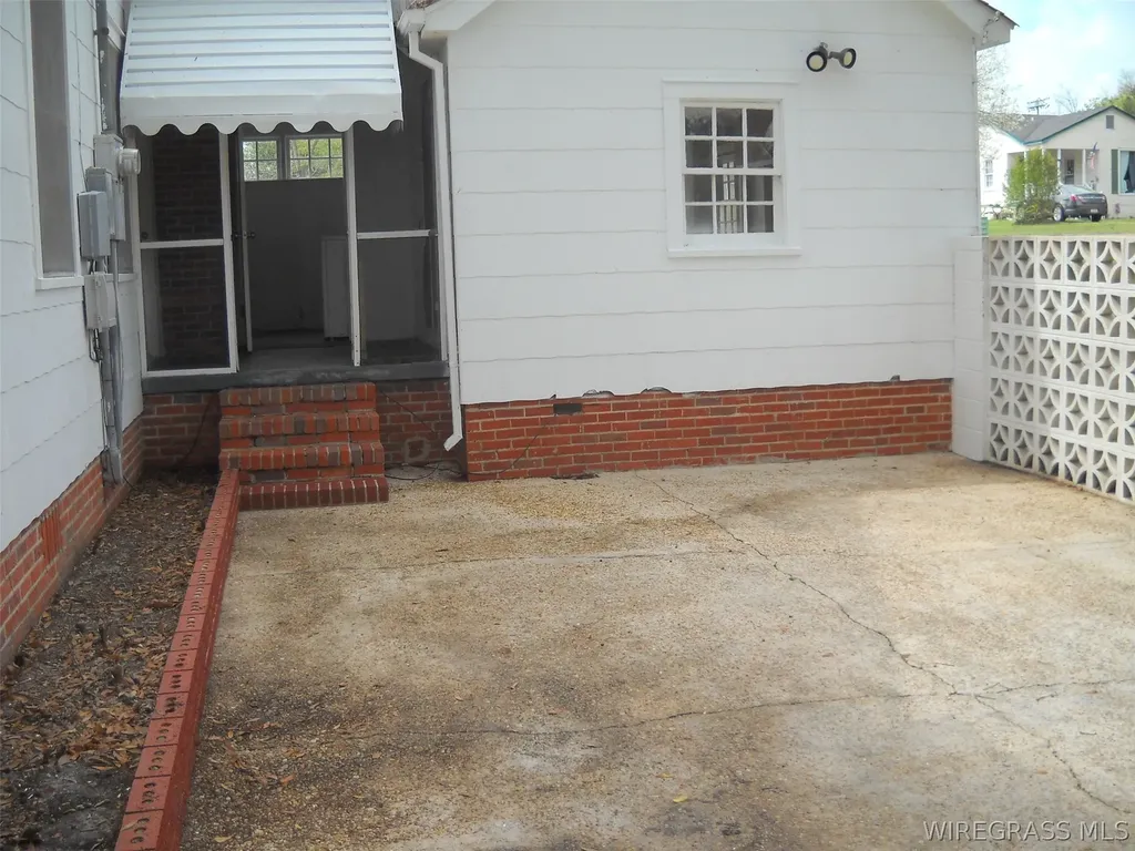 275 White Avenue Ozark AL 36360