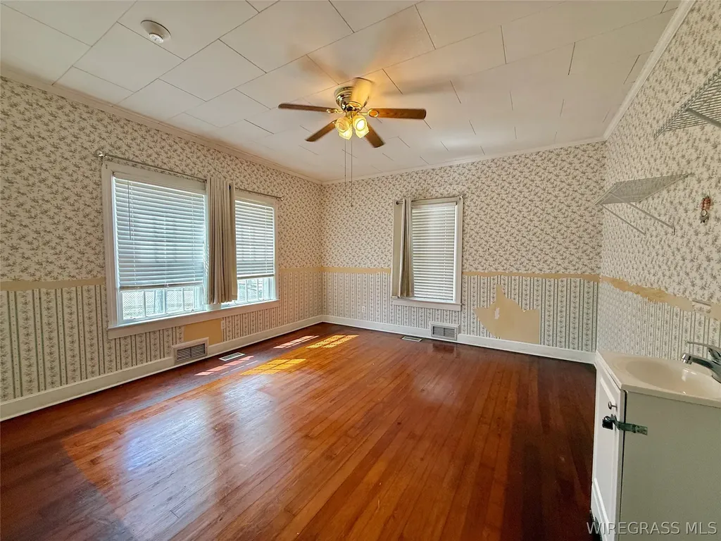 209 W Main Street Hartford AL 36344