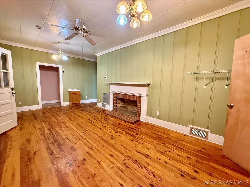 209 W Main Street Hartford AL 36344