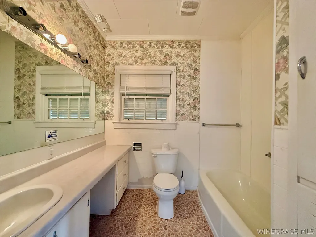 209 W Main Street Hartford AL 36344