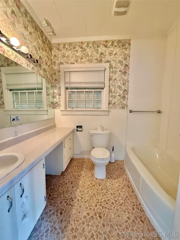 209 W Main Street Hartford AL 36344