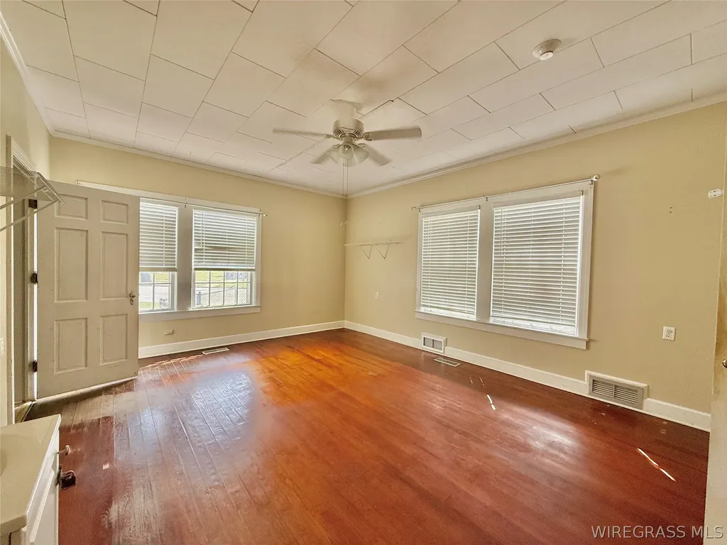 209 W Main Street Hartford AL 36344