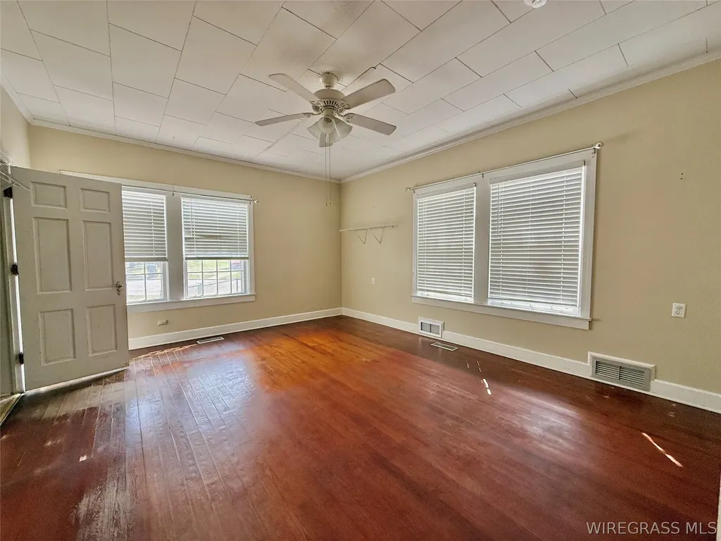 209 W Main Street Hartford AL 36344