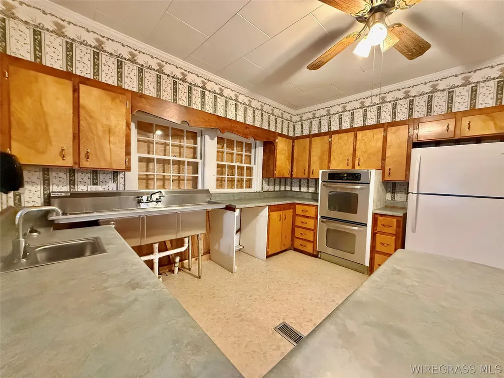 209 W Main Street Hartford AL 36344