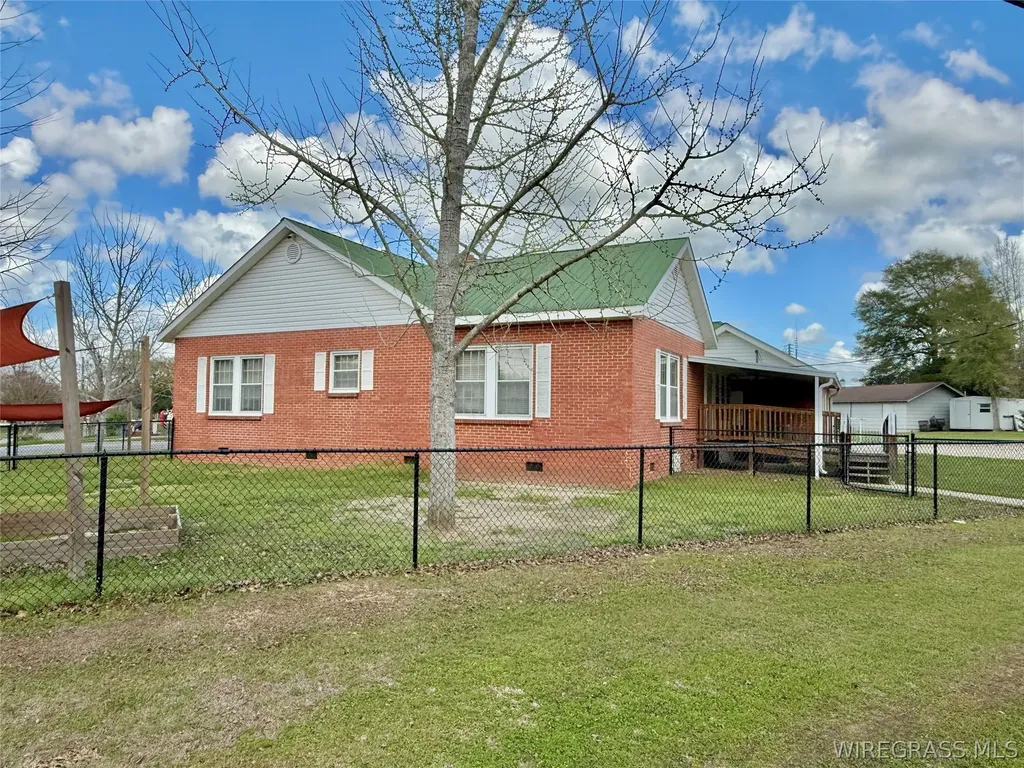 209 W Main Street Hartford AL 36344