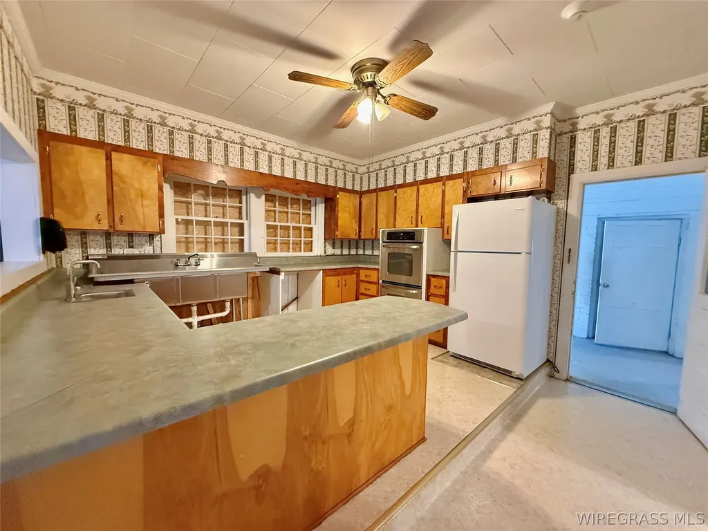 209 W Main Street Hartford AL 36344