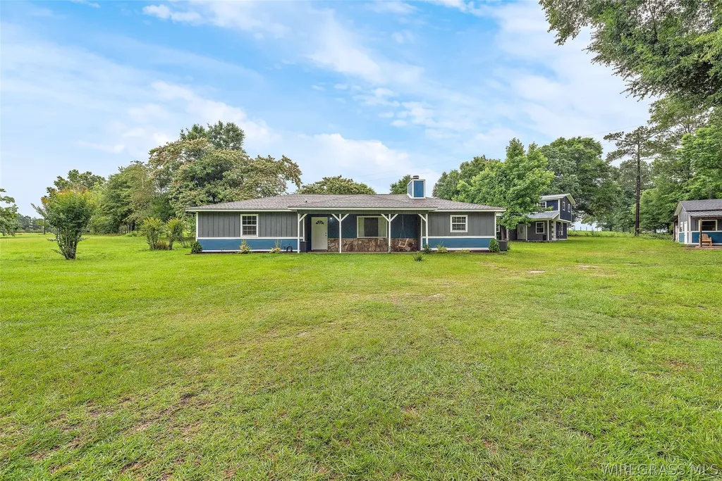 7727 S Highway 167 Hartford AL 36344