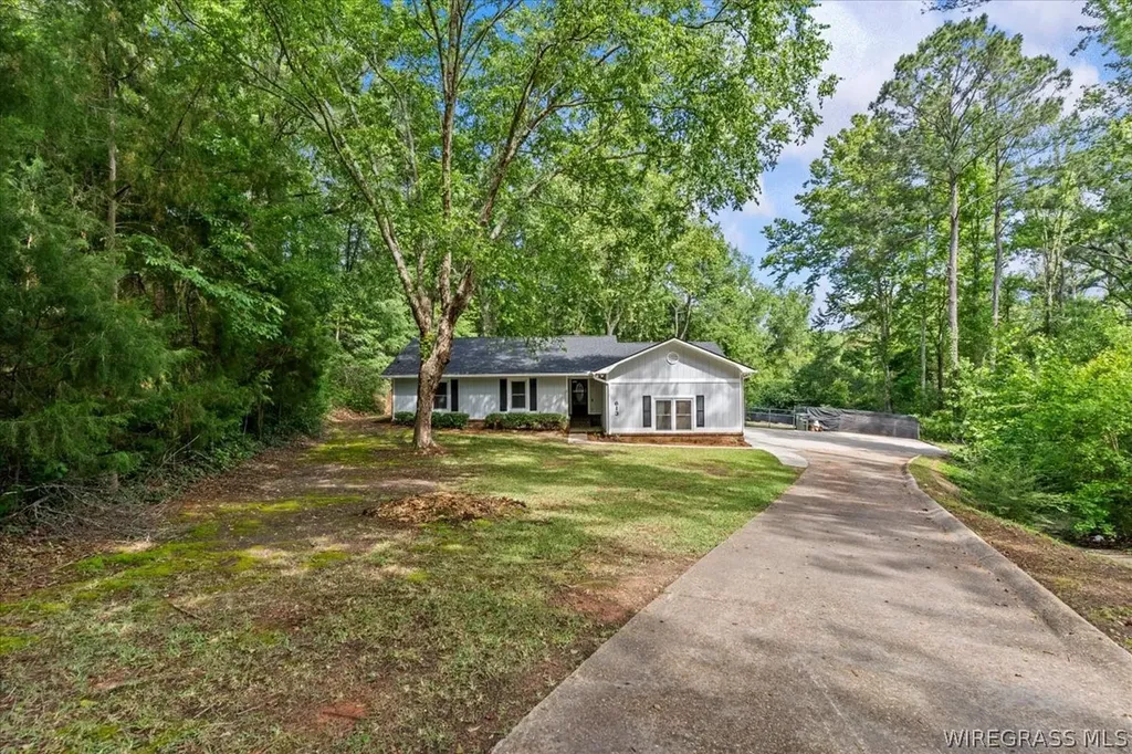 613 Chickasaw Road Enterprise AL 36330