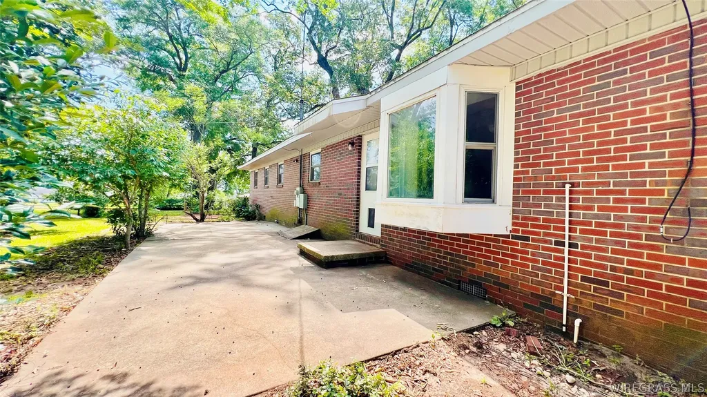 225 Lowe Drive Enterprise AL 36330